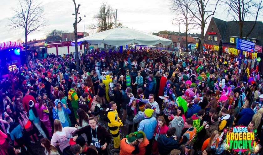Een drukte van jewelste tijdens een eerdere editie van de kroegentocht (foto: Jason Setzer)