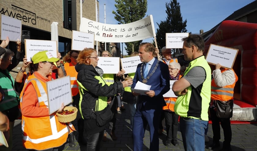 Is burgemeester Antoine Walraven van Mill en Sint Hubert voldoende betrokken en maatschappelijk bewust?