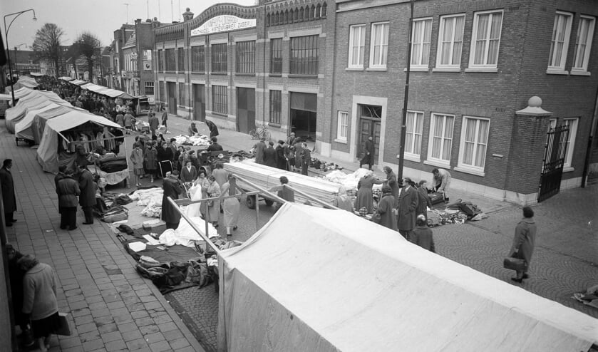 De Osse markt in 1958. Foto Daan Scholte, collectie Stadsarchief Oss