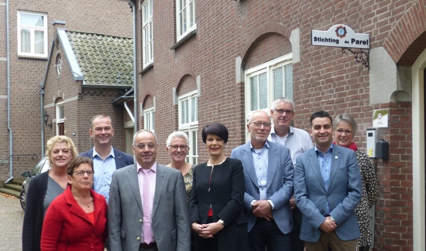 De gemeenten, Centrum Mantelzorg en Sociom hebben een samenwerkingsovereenkomst ondertekend voor het programma 'In voor mantelzorg-thuis'.