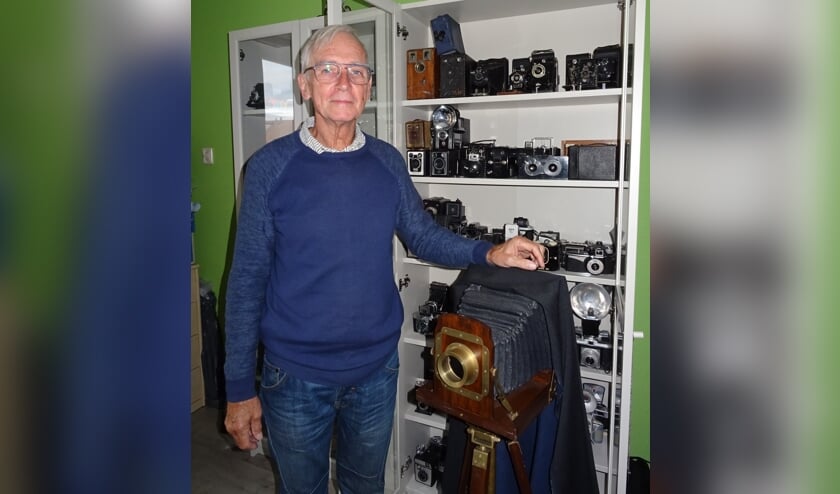 Tijdens deze beurs laat Jules Faber uit Uden zijn verzameling fototoestellen en oude foto's zien.