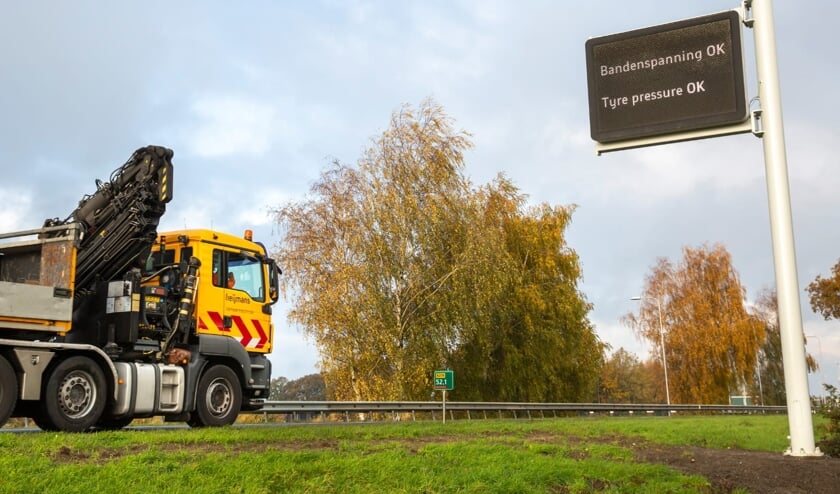 Op de N279 wordt de bandenspanning gemeten.