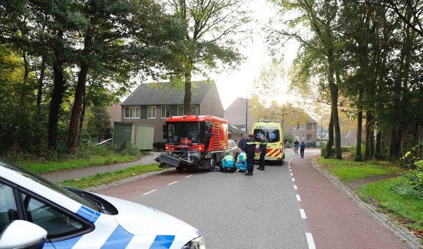 Een meisje kwam onlangs onder een veegwagen in Cuijk en raakte daarbij gewond.