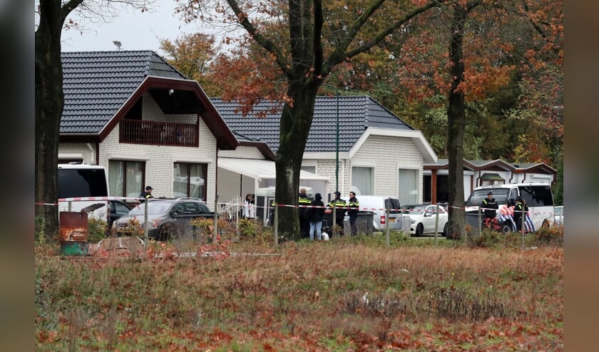 <p>Politieactie in Hoogheuvelstraat. </p>
