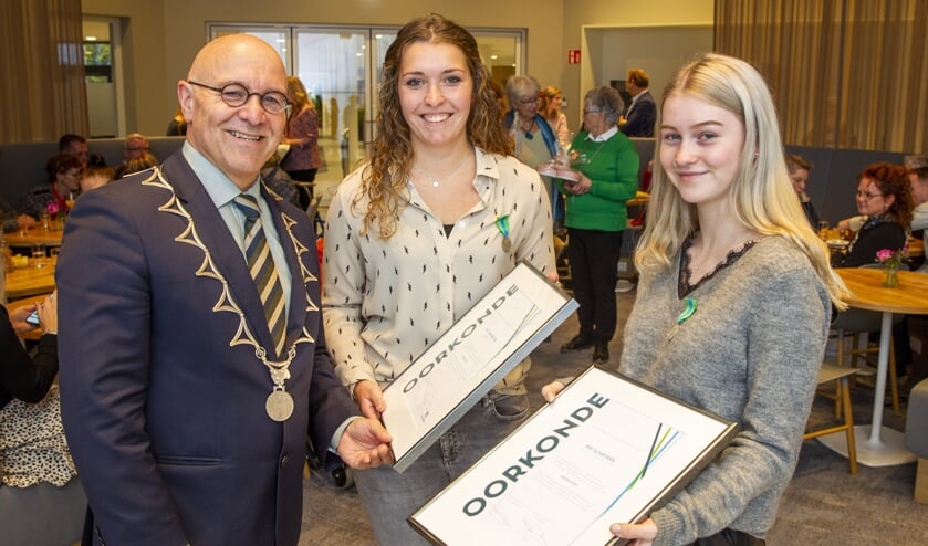 Burgemeester Van Rooij, Inge van der Aa en Pip Schevers.