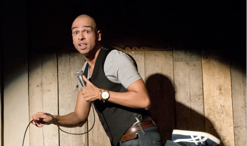 Leon van der Zanden nodigt vier comedycollega's uit voor een avondje lachen in De Weijer.