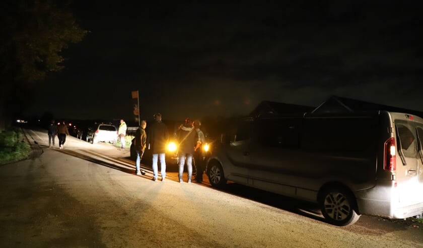 Dreiging van inval dierenactivisten bij veehouder in Beers: boeren zetten cordon op.