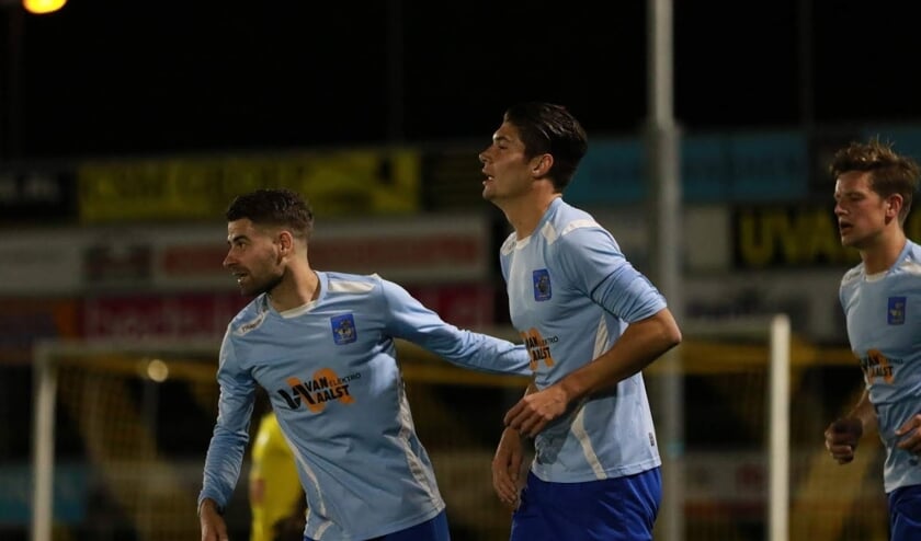 Tim Waterink (L) scoorde de 0-1 in Veghel voor zijn team