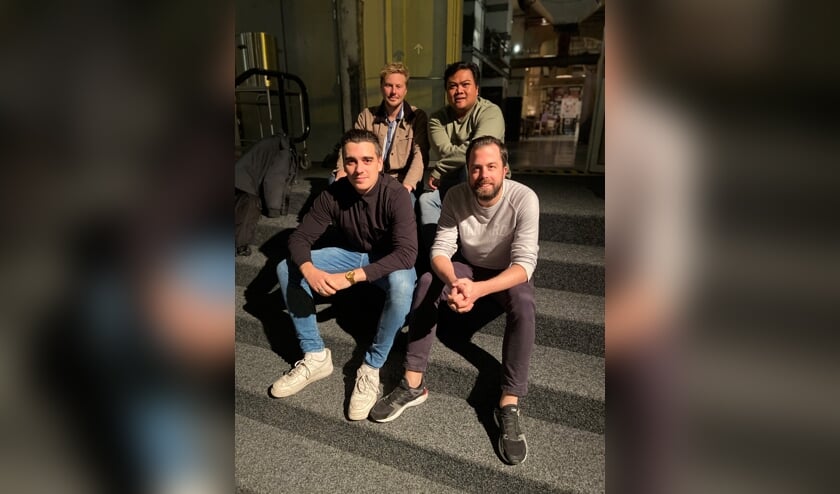 Boven: Tuur van Uden en Lionel Saidjan. Onder: Edwin Bekkers en Jelle Lubberts.