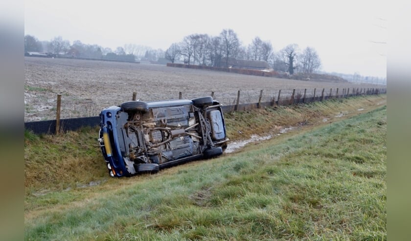 Automobilist belandt in de sloot naast N264 bij Haps.