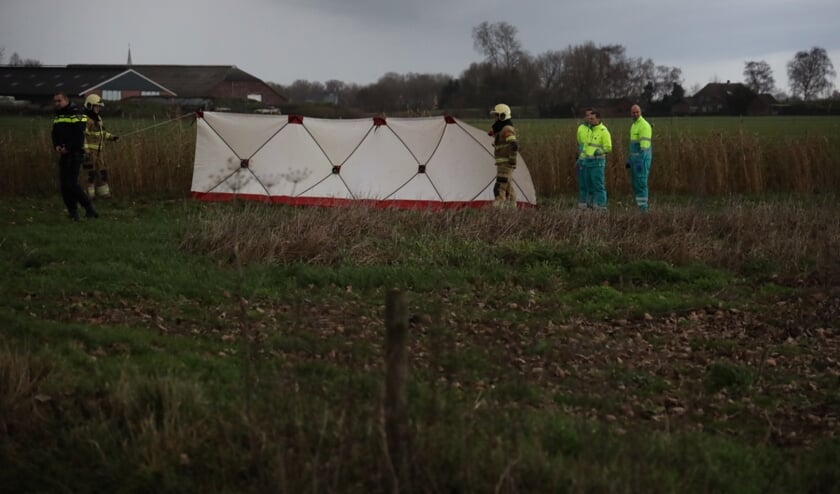 Onderzoek in Herpen na zoektocht naar persoon in het water. (Foto: Marco van den Broek, Foto Mallo)