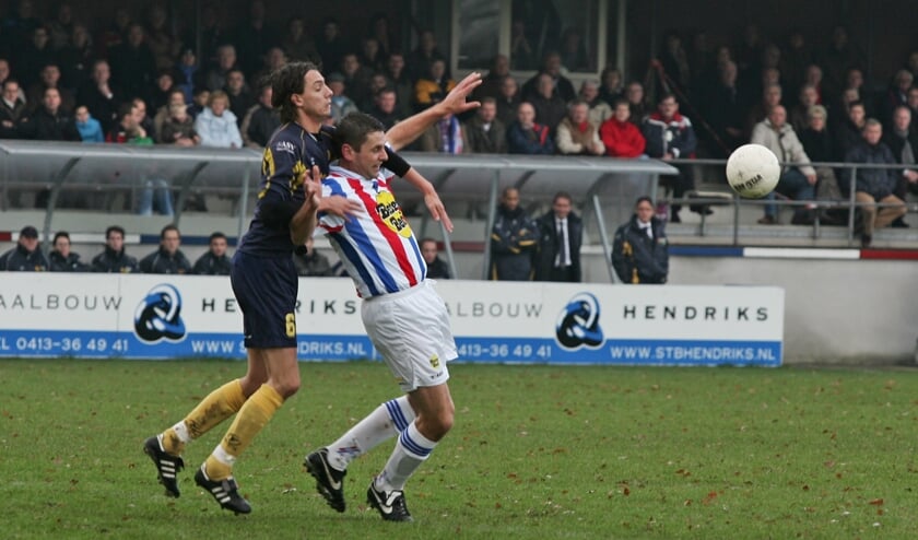 <p>Fragment uit de derby UDI'19-Blauw Geel'38.</p>