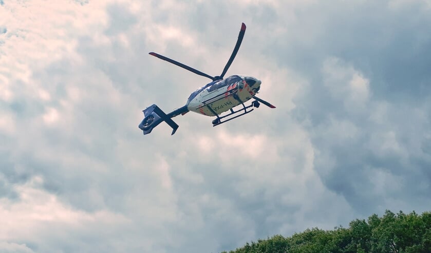 Politiehelikopter en honden zoeken vergeefs na inbreker in Vierlingsbeek.