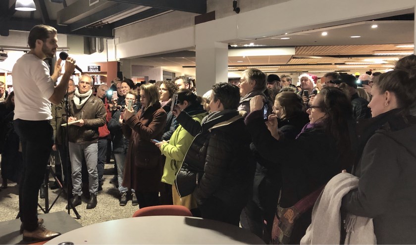 De Veghelse Quiz werd afgetrapt door stadsdichter Rick Terwindt.
