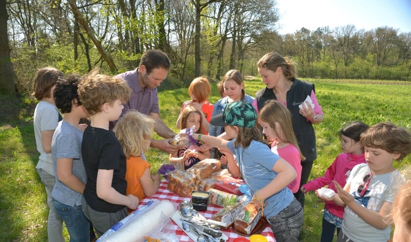 De kinderen genoten van een picknick