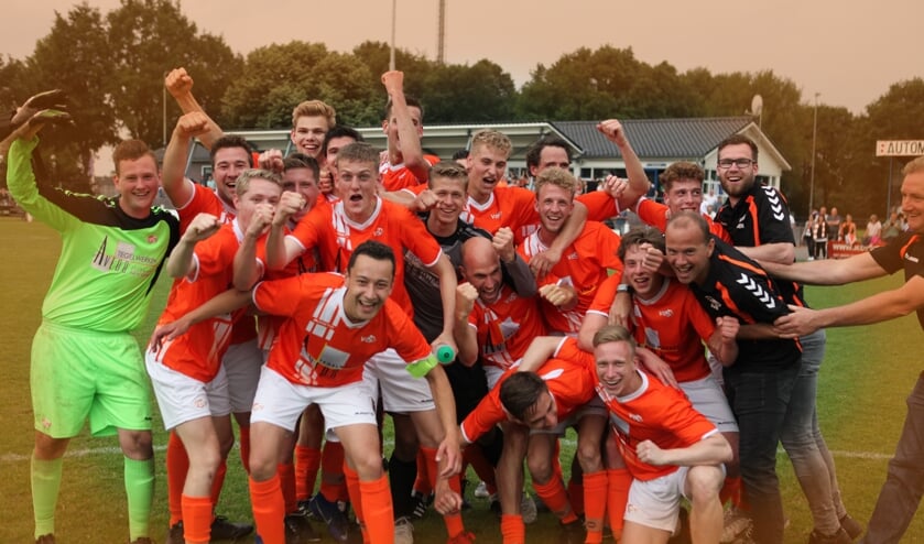 Dolgelukkig waren ze na afloop. VOW keert terug naar de vierde klasse.