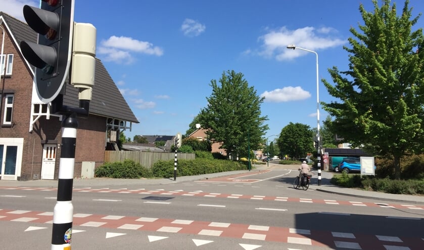 De fietsroute loopt via de Rembrandt van Rijnstraat en de Oranjestraat naar het Elzendaalcollege.