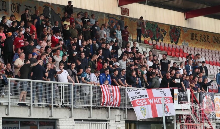 <p>TOP Oss-supporters in tijden voor de coronacrisis. (Foto: Hans van der Poel)</p>