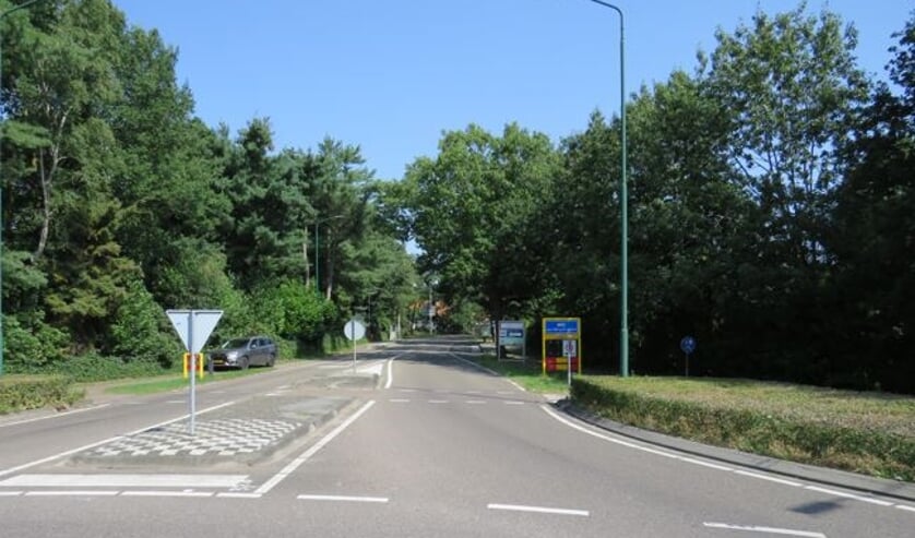 De Vorleweg in Mill nabij de rotonde op de N264.