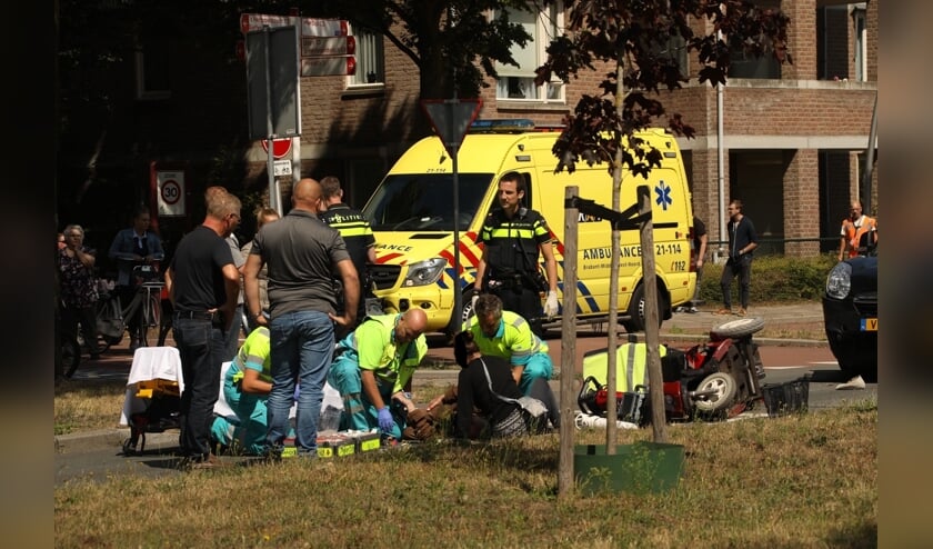 Bestuurder scootmobiel gewond bij ongeval in Oss. (Foto: Gabor Heeres / Foto Mallo)