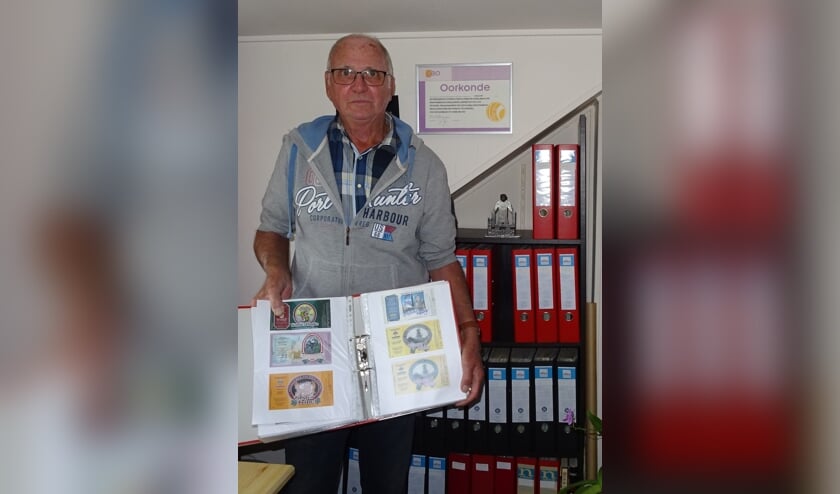 Frans de Visser schat dat hij inmiddels tussen de 75.000 en de 80.000 bieretiketten heeft.