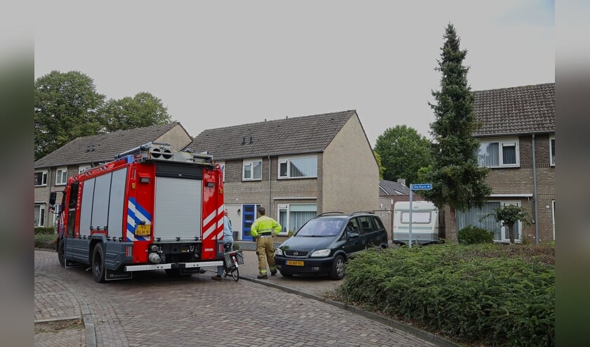 Brandweer opgeroepen voor brandje in Geffense tuin. (Foto: Gabor Heeres / Foto Mallo)