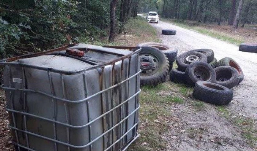 Afvaldump in bossen Sint Hubert.