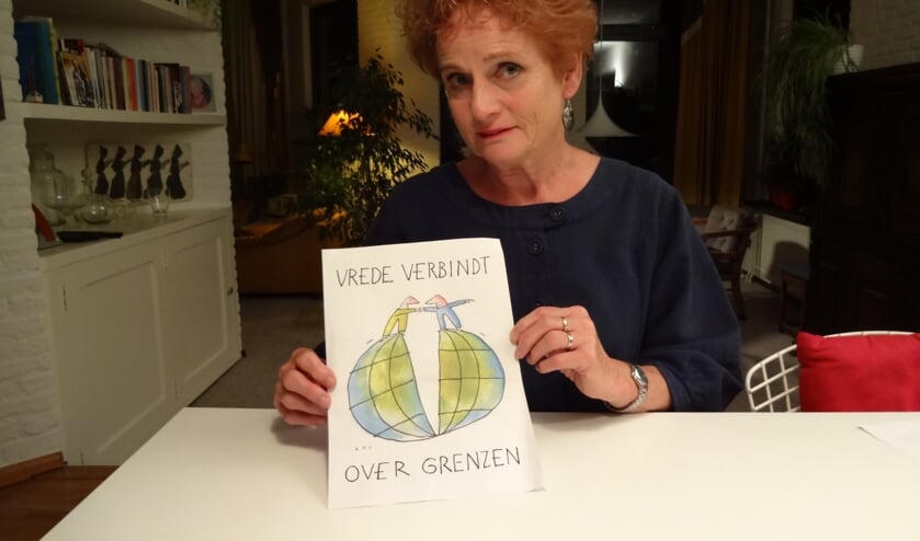 Ineke Schlatmann met het thema van de PAXVredesweek. (foto: Ankh van Burk)