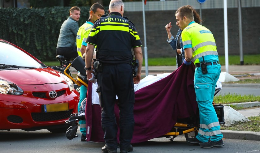 Opnieuw ongeval op kruising Wethouder van Eschstraat / Zonnebloemstraat. (Foto: Gabor Heeres / Foto Mallo)