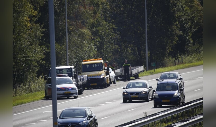 Auto met aanhanger geschaard.