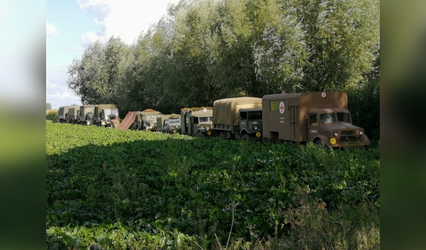 Militaire voertuigen in Megen.