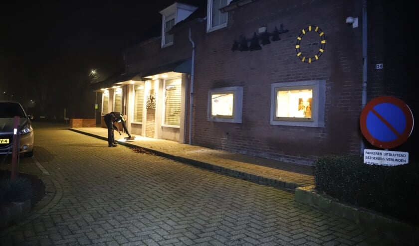 Dieven gebruiken explosief bij inbraak bij Juwelier Verlinden in Sint Hubert.