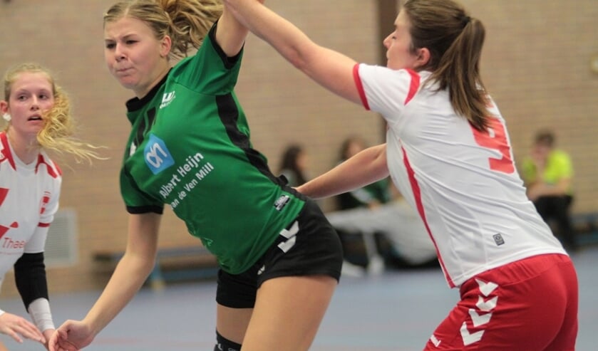 Lieke van Baal in actie namens MHV '81 DS1.