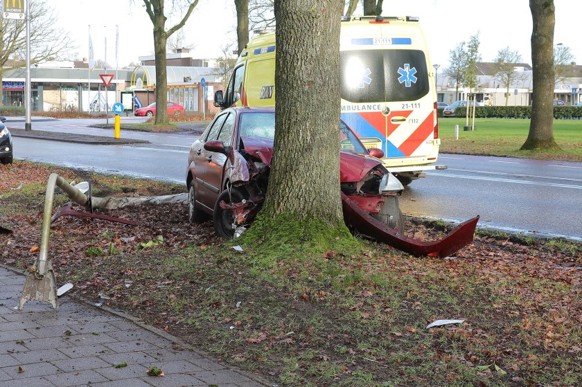 Ongeval op de Heihoeksingel. (Foto: Charles Mallo, Foto Mallo)