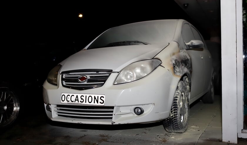 Een auto bij een tankstation in Cuijk werd aangestoken. Omstander voorkwamen een grote brand.