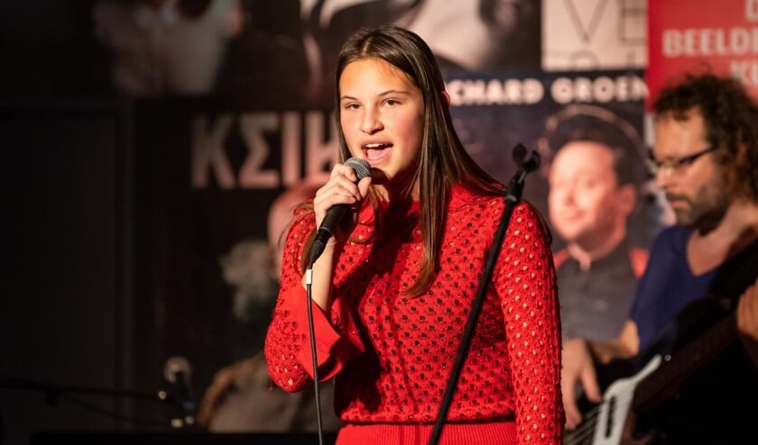 Optreden van Emma Kolijn tijdens Kunstrally CrOss in 2018.