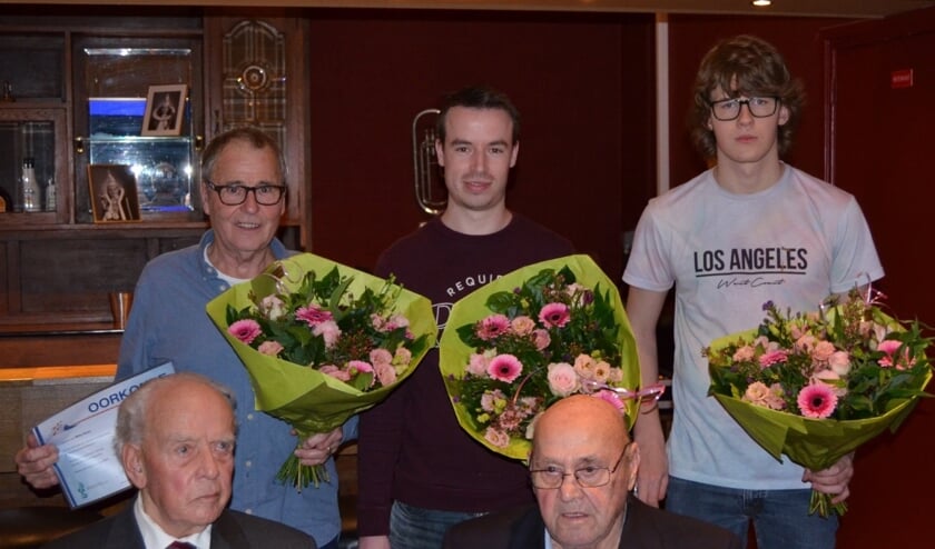 Vijf jubilarissen van harmonie St. Caecilia zijn gehuldigd.