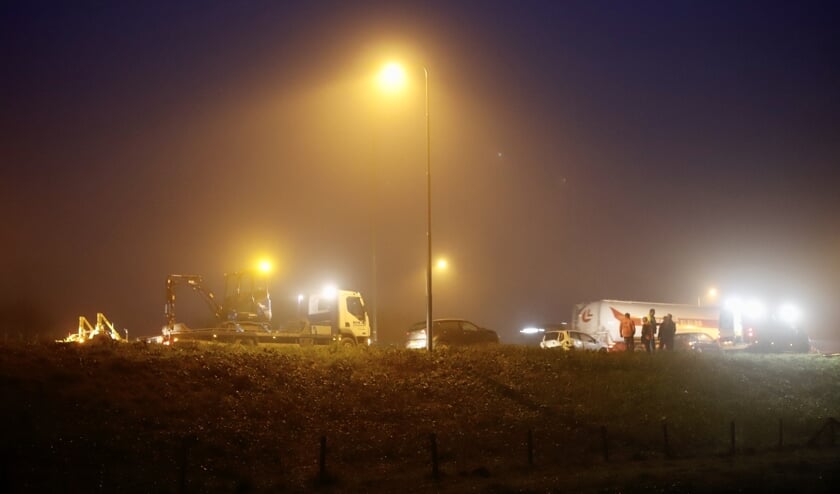 Drie auto's botsen op elkaar bij afrit Cuijk op A73