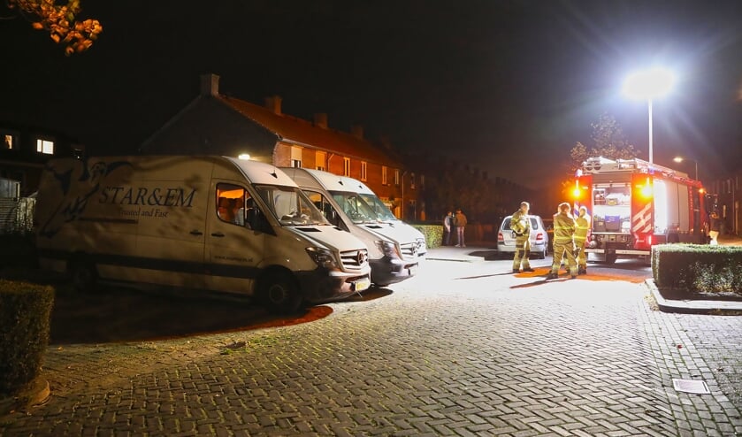 Poging tot brandstichting bij bestelbussen failliet transportbedrijf. (Foto: Gabor Heeres, Foto Mallo)
