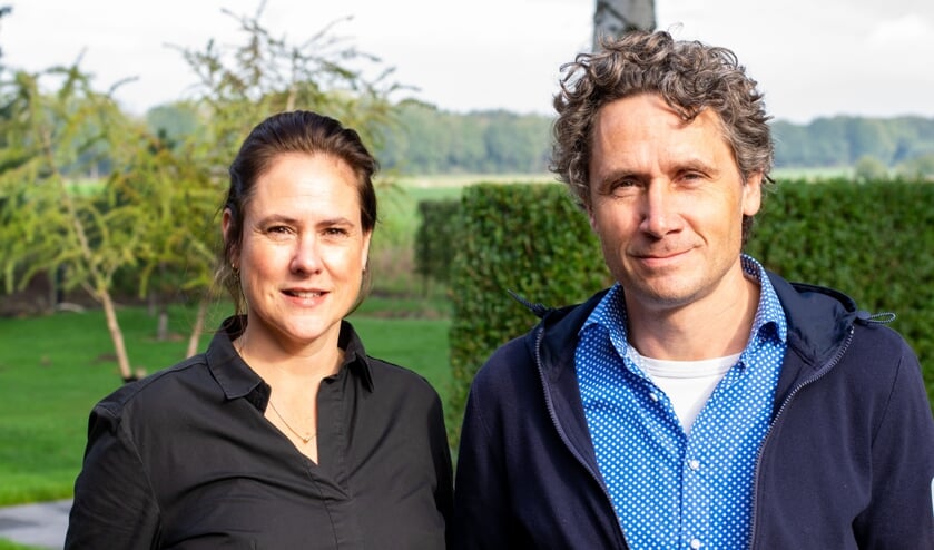 <p>Mascha Hol - de Vries en Diederik Hol. Dé tuinaannemers van Heijderhoff.</p>