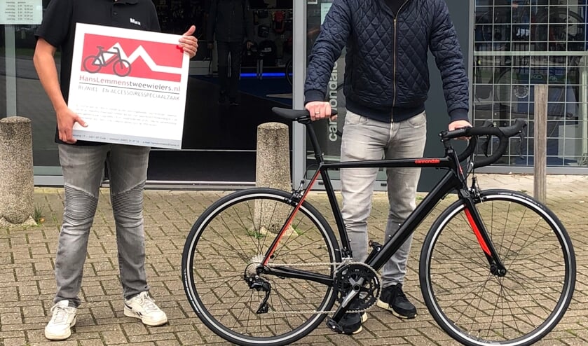 <p>Deze nieuwe Cannondale zal ongetwijfeld nóg lekkerder fietsen dan Dennis' andere fiets.</p>
