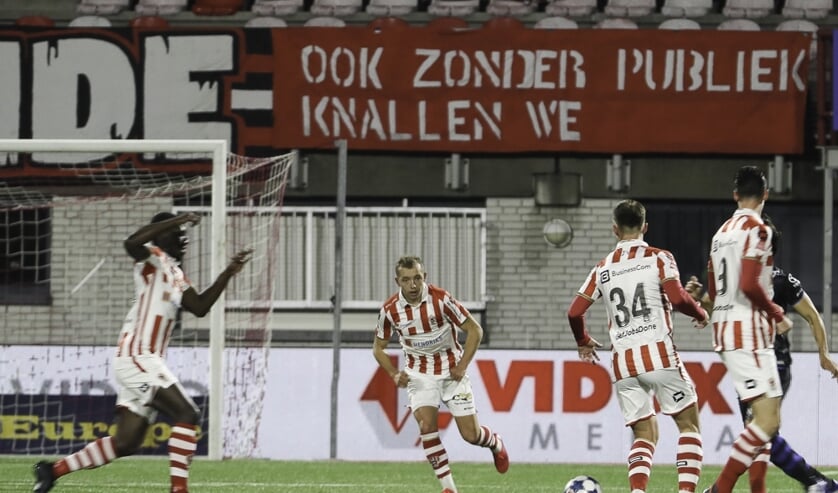 <p>TOP Oss - FC Den Bosch. (Foto: Hans van der Poel)</p>