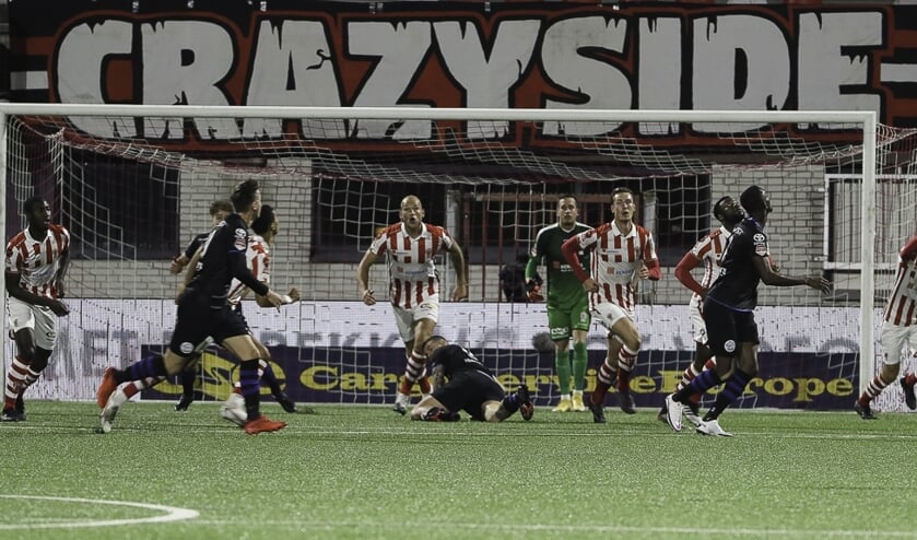 <p>TOP Oss - FC Den Bosch. (Foto: Hans van der Poel)</p>