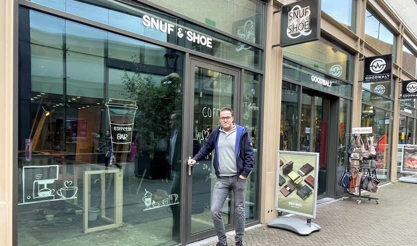 <p>Ondernemer Dennis van der Klaauw hoopt half november De Espresso Bar - Pure Genieten te openen op de Promenade in het centrum van Uden.</p>