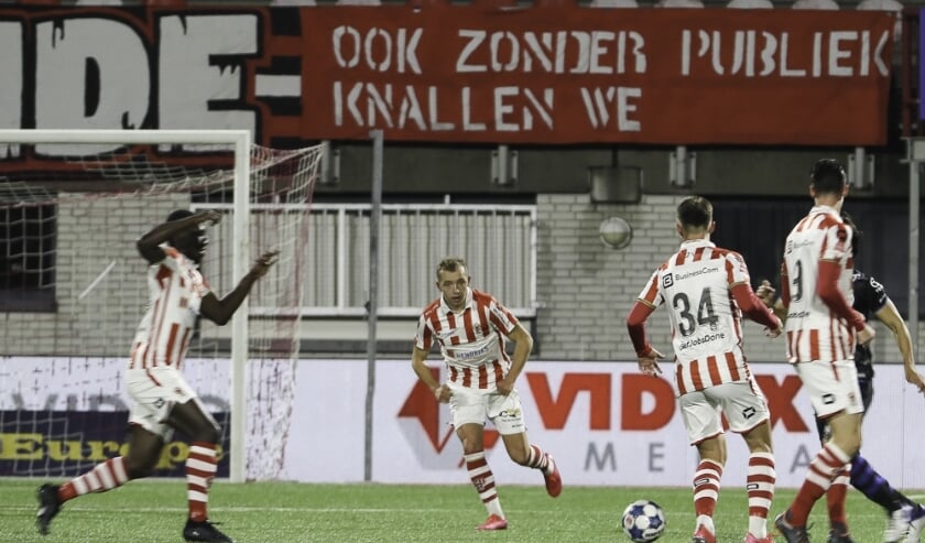 <p>TOP Oss - FC Den Bosch. (Foto: Hans van der Poel)</p>