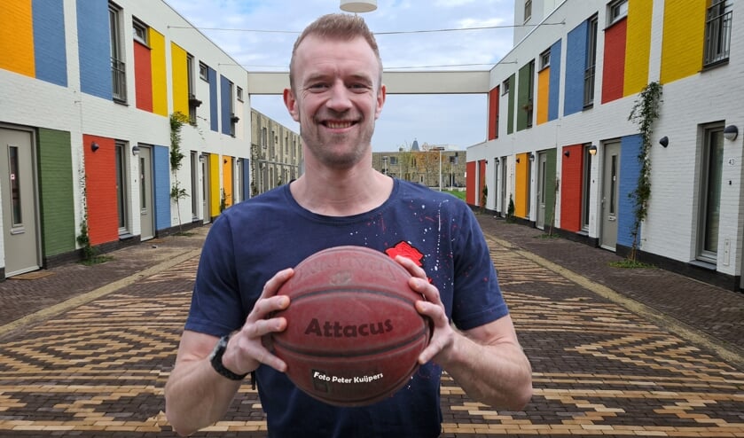 <p>Bart van der Horst is dit jaar een van de sterkhouders van de Veghelse basketbalvereniging Attacus.</p>