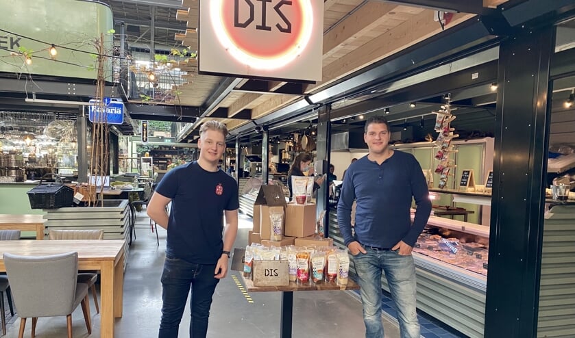 <p>Julian Hommeles van DIS KIP en Teun Horck van DIS starten een nieuw concept.</p>