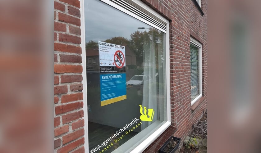 Woning Jan de Rooijstraat gesloten na vondst harddrugs. (Bron: wijkagenten Schadewijk, social media)