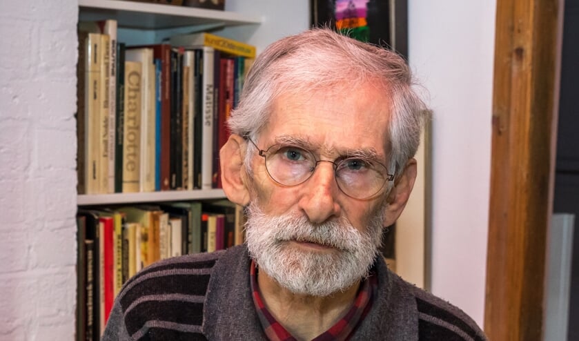 <p>Hans, in zijn boerderijtje in het buurtschap Slabroek. (foto: Peter Noy)</p>