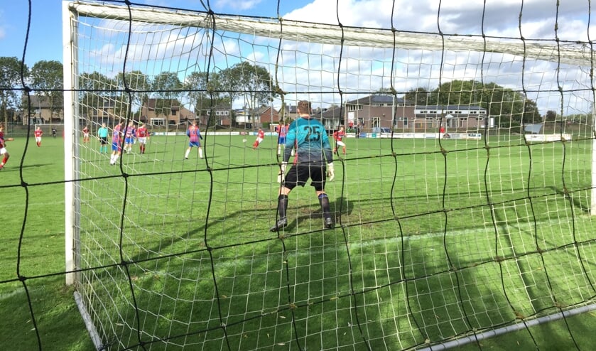 <p>Achates en Heijen speelden zondag hun derby op een leeg sportpark.</p>